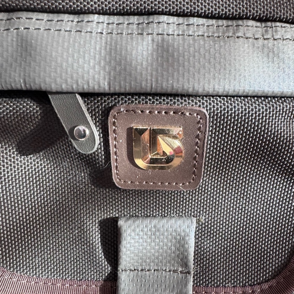 Burton DJ Bag - Olive Green and Brown Travel Bag - Picture 2 of 7